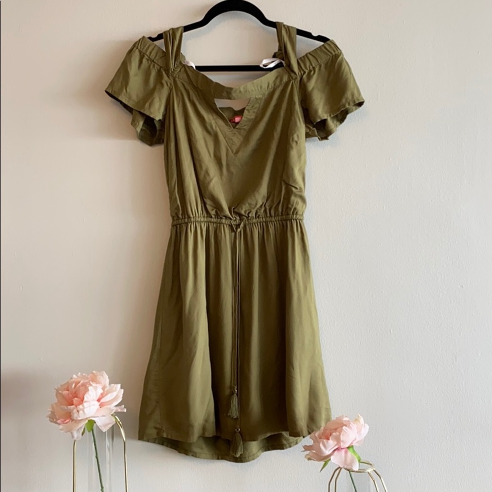 Guess Off shoulder dress